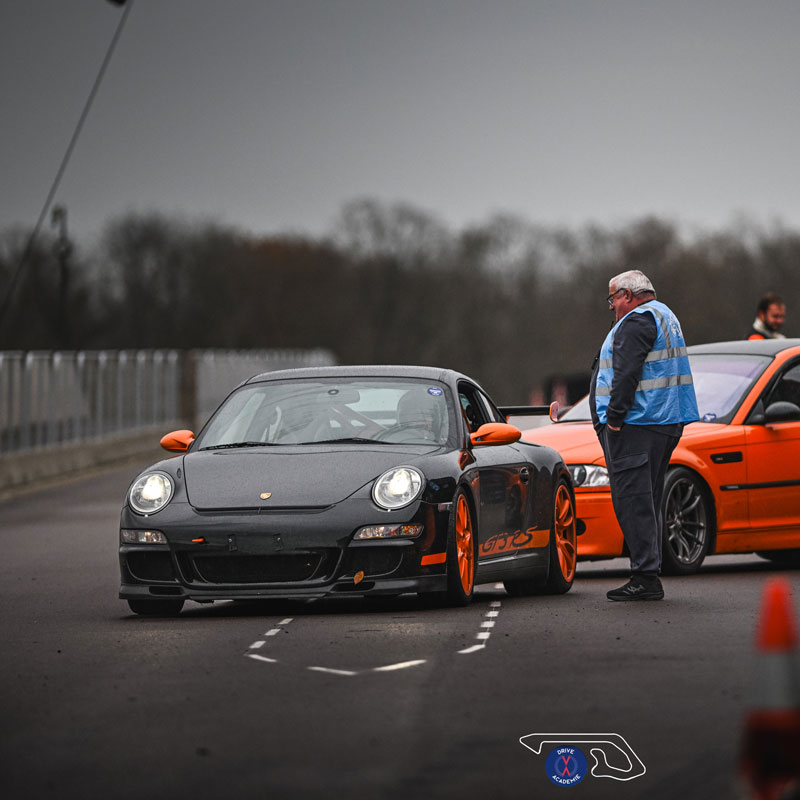 Garages professionnels sur le circuit de Mirecourt