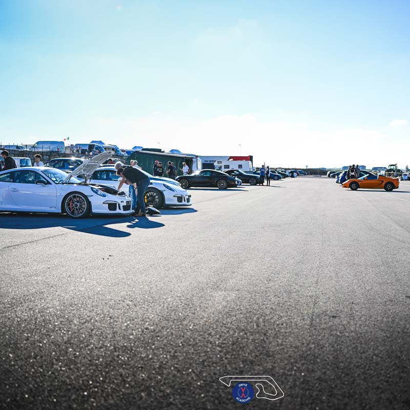 Organisation professionnelle sur le circuit automobile Drive Académie
